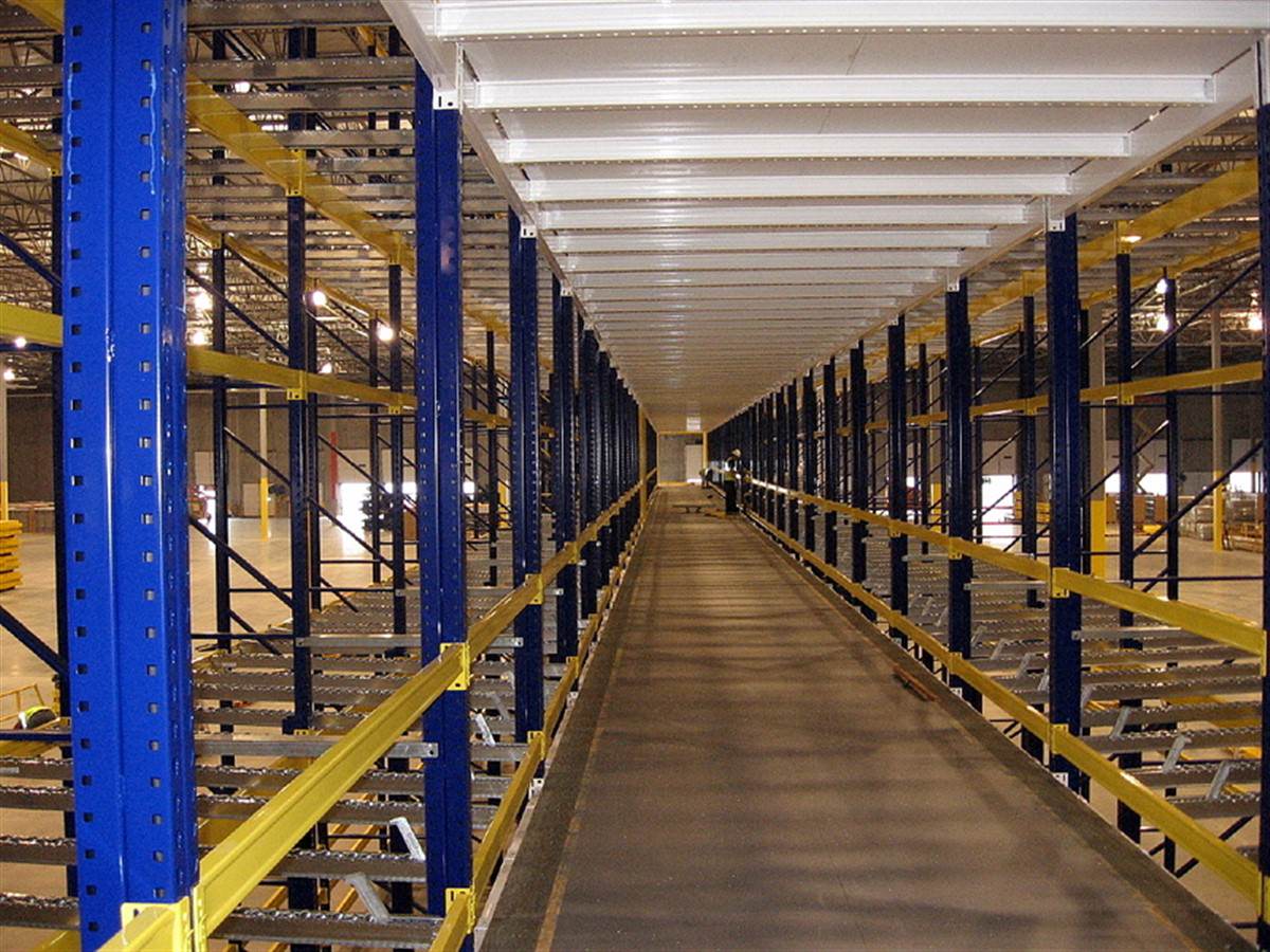Multi-level pick aisle at the Crate and Barrel distribution center